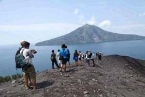 1.500 Wisatawan Ikuti Napak Tilas Gunung Krakatau