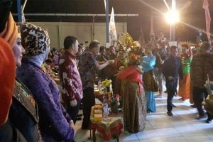 Penyanyi Melayu Iyeth Bustami Hebohkan Festival Pesona Mandeh 2017