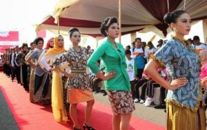 Seru! Fashion Show di Hutan Konservasi ala STP NHI Bandung
