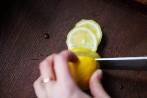 Letakan Irisan Lemon di Kamar Tidur untuk 6 Manfaat Ini