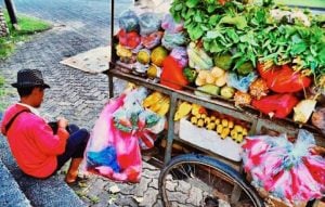Keberadaan Penjual Sayur Keliling mulai Terancam