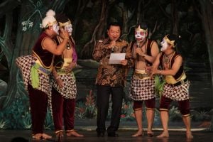 Duet dengan Punakawan, Moeldoko Nyanyi Perahu Layar