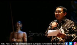 Fadli Zon Buat Puisi Baru ‘Sajak Diktator Kecil.. Coba, Sindir Siapa Hayo?