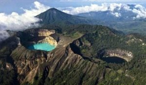 #JayalahPancasila Berkumandang di Danau Kelimutu Flores