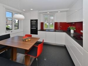 Keuntungan Menggunakan Jasa Dekoruma untuk Mendesain Dapur Impian Anda