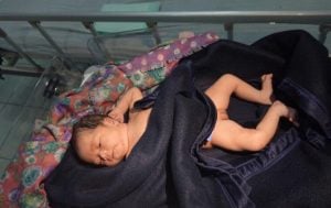 Arus Balik Padat, Bayi Ini Terpaksa Lahir di Bahu Jalan Tol Cipali