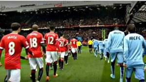 Kok Ada Gambar Lebah di Jersey Duo Manchester, Begini Penjelasannya…