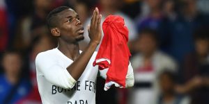 Astaga.. Usai Diwawancarai, Pogba Langsung Dorong Reporter Ini ke Kolam Renang