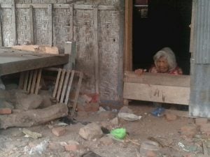 Miris, Tetangga Anggota DPRD Sulsel Ini Kerap Makan Tanah