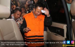 Keluar KPK Kenakan Rompi Oranye, Bupati dan Kajari Pamekasan Langsung Dijebloskan ke Penjara