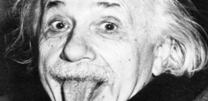 Foto Albert Einstein Julurkan Lidah Terjual, Harganya Bikin Melongo…