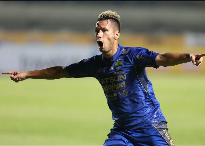 Babak Pertama: Maitimo Bawa Persib Bandung Unggul 2-0 Atas Gresik United