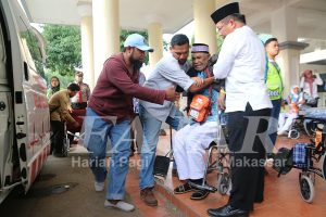 Batal Dampingi Istri Berhaji, Ketua KPUD Maluku Histeris di Asrama Haji Sudiang