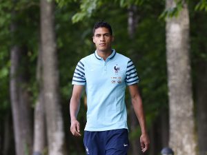 Balas Ocehan Mourinho, Varane: Topik Ini Selalu Kontroversial