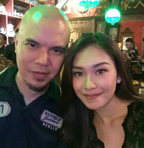 Foto Bareng Ahmad Dhani, Wanita Cantik Ini Disarankan Hati-hati