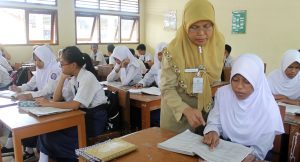 Dibandingkan dengan Guru PNS, Honorer Lebih Pandai Ajarkan Literasi