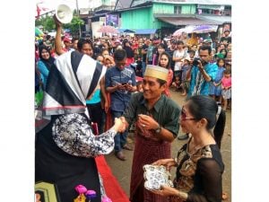 Peserta Karnaval Bela-belain Sapa Kandidat Kuat Pilkada Sidrap