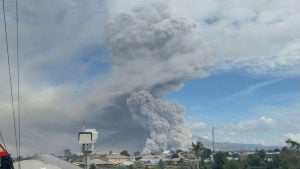Kembali Meletus, Gunung Sinabung Muntahkan Debu Setinggi 4,2 Meter