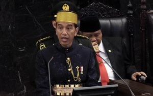 Berlapis Emas, “Songkok To Bone” di Kepala Presiden Seharga Rp80 Juta