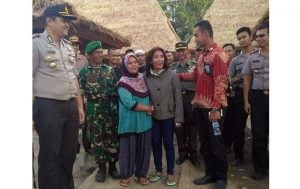 Bersandal Jepit, Menteri Susi Cari Jejak Kakek Buyut di Sembalun