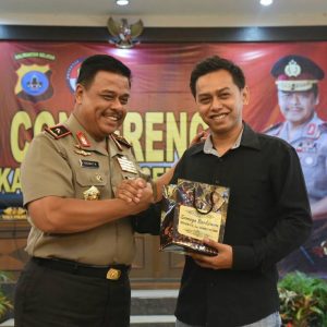 Keren! Perekam Oknum Polisi Pungli Dihadiahi HP