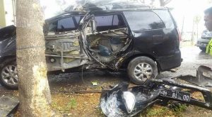 Mobil Mantan Legislator Bulukumba Tabrak Pohon, Sopir Meninggal