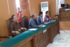 Pengacara Novanto Termangu Lihat 200 Bukti KPK di Ruang Sidang