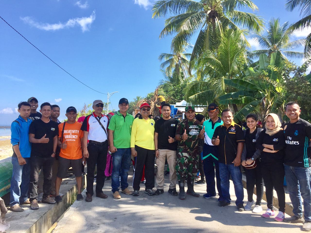 KNPI Kota Baubau Ramaikan Aksi Bersih Pesisir Pantai