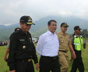 Sebar Kartu Tani dan Mesin Pemotong Padi, Mentan Target Panen Ketiga Capai 3 Juta Ton Beras