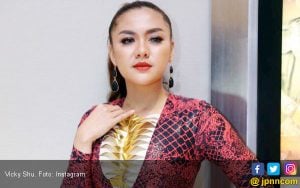 Selain Syahrini, Ratusan Juta Biaya Umrah Vicky Shu Juga Ditanggung First Travel