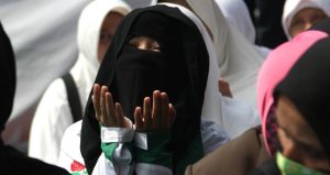 Niatnya Baik, Seragam Sekolah Bercadar Tak Perlu Dibesar-besarkan