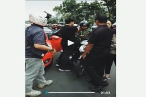 Gara-gara Sampah, Anggota TNI dan Anak Jenderal Baku Hantam di Tengah Jalan