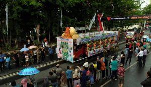 Karnaval Mobil Hias, Sidrap Tampilkan Miniatur PLTB