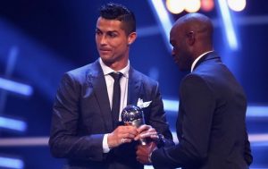 Kembali Sabet Pemain Terbaik Dunia, Ronaldo Sampaikan Ini pada Messi