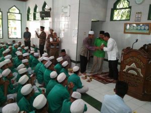 Di Hadapan Santri Ponpes As’Adiyah Wajo, Andi Sudirman Beri Tausiah
