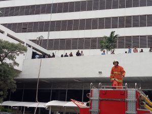 Gedung DPR Terbakar, Pegawai Panik Berhamburan Keluar Ruangan