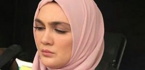 Luna Maya Berhijab? Netter: Anugerah Terindah