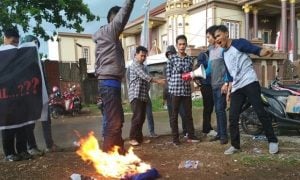 Kecewa Demokrat Dukung IYL-Cakka, Kader DPC Bakar Almamater