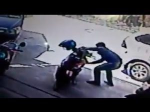 Terekam CCTV, Pencuri di Bawah Sadel Motor Diamankan Polisi