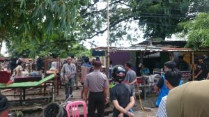 Kiosnya Dibongkar Paksa, Pemilik Kios Histeris