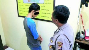Remaja Zaman Now! Asyik Indehoi di Rumah Kosong, Ehh.. Digerebek Orang Tua