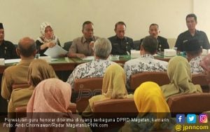Sambil Nangis, Guru Honorer Ungkap Kejanggalan Seleksi CPNS