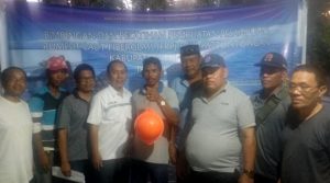 Teknik Perkapalan Unhas Latih Warga Buat Pelampung Fiberglass