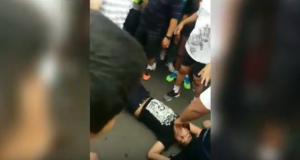 Berani Nantang Polisi Duel, Pria Ini Tersungkur Dikeroyok Warga