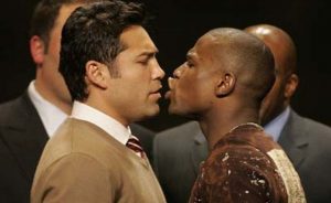 Giliran Floyd Mayweather Olok-olok Oscar De La Hoya
