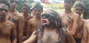 Heboh! Warga Sentul City Telanjang di Kantor PDAM