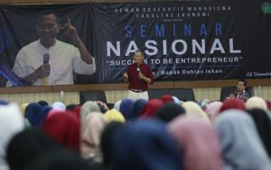 Tidak Ada Teorinya Harus Sarjana Baru Jadi Pengusaha
