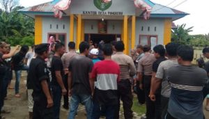 Diduga Mainkan Anggaran, Pak Kades Didesak Lepas Jabatan
