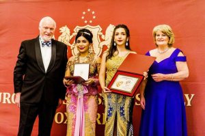 Alumni Smansa Makassar Harumkan Indonesia di Oxford