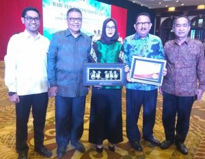 Lembaga Implementasi Terbaik, DPRD Sulsel Raih Penghargaan e-LHKPN